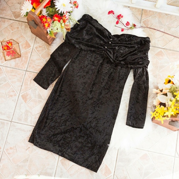 Dresses & Skirts - German Vintage Off-the-shoulder Velvet Dress
